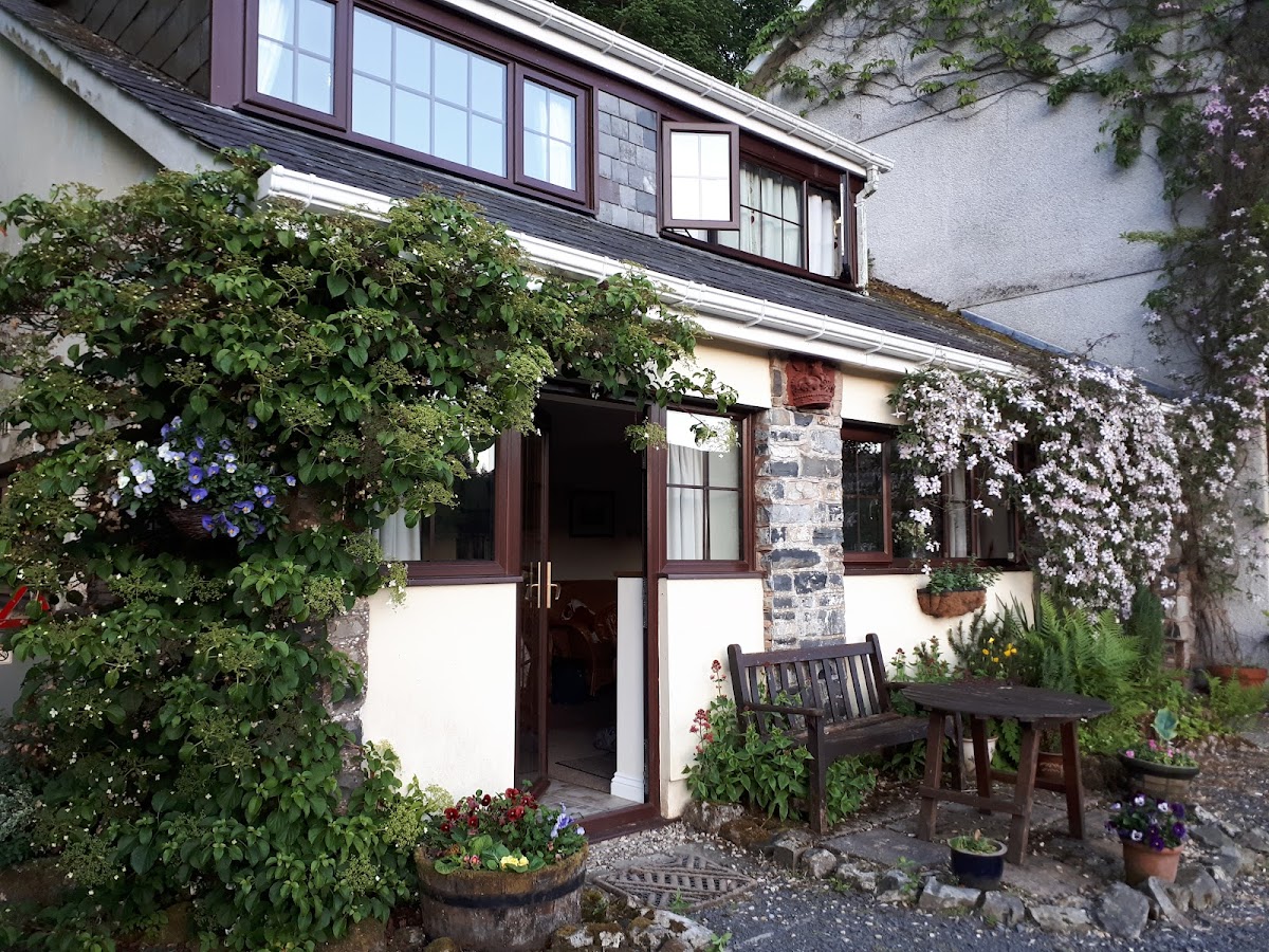 Kilsby House & Cottage - cottage wedding venue in Llanwrtyd Wells, Powys