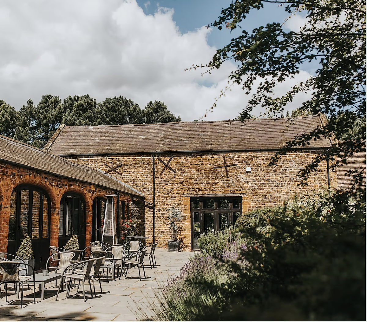 Dodmoor House - barn wedding venue in Northampton, Northamptonshire