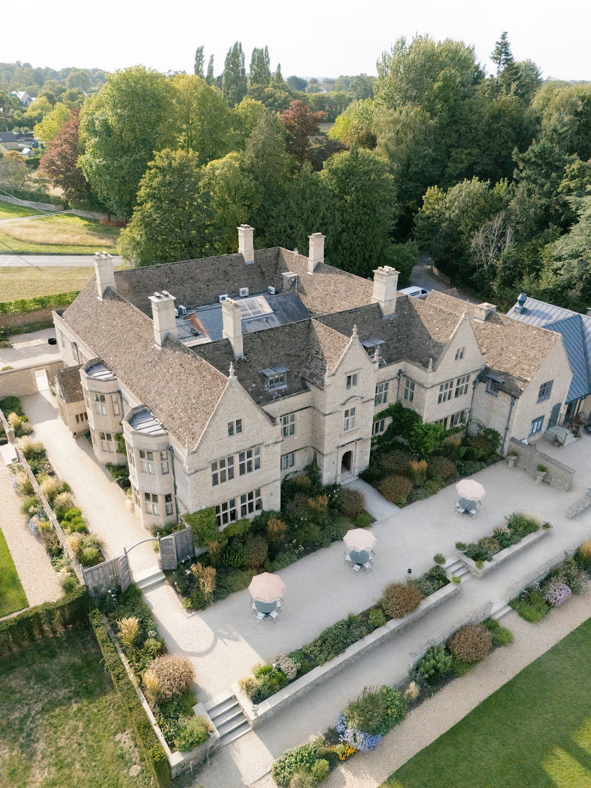 Kin House - manor wedding venue in Chippenham, Wiltshire