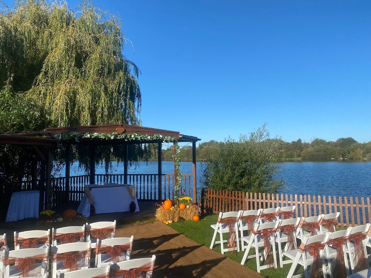 Grendon Lakes - estate wedding venue in Northampton, Northamptonshire