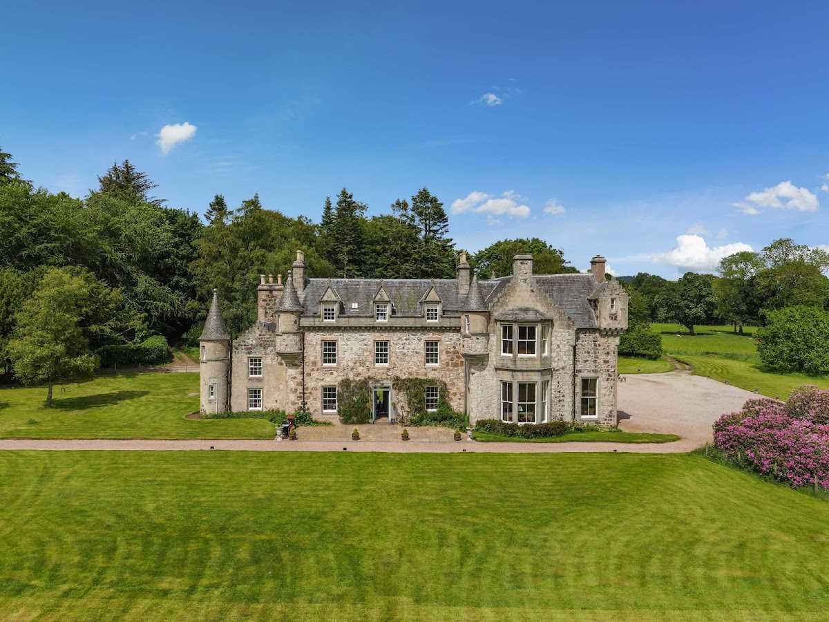 Wardhill Castle - castle wedding venue in Inverurie, Aberdeenshire