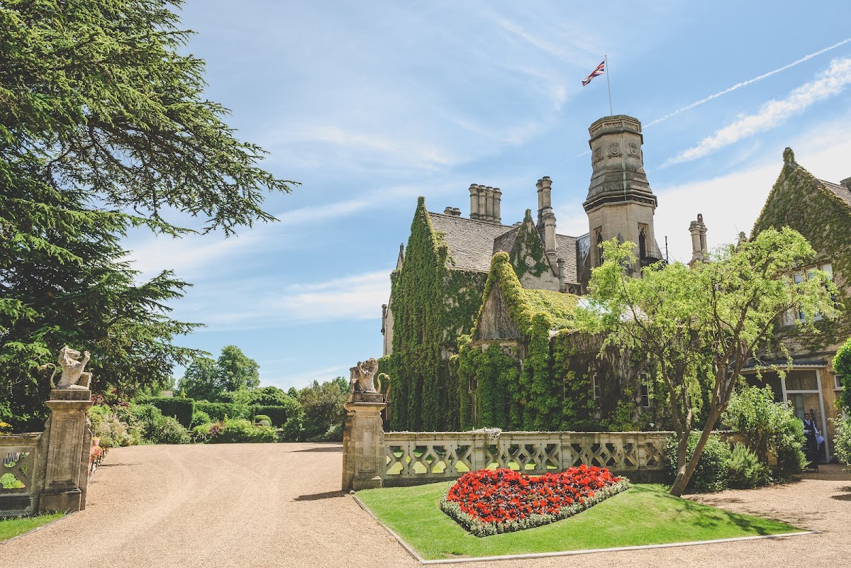 Manor By The Lake - manor wedding venue in Cheltenham, Gloucestershire
