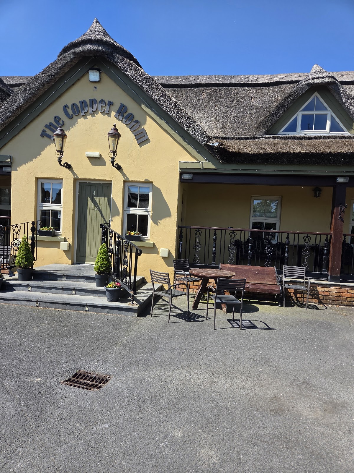 The Thatched Cottage Bar & Restaurant photo 3