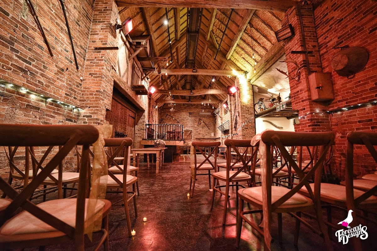 Donington Park Farmhouse - barn wedding venue in Derby, Derbyshire