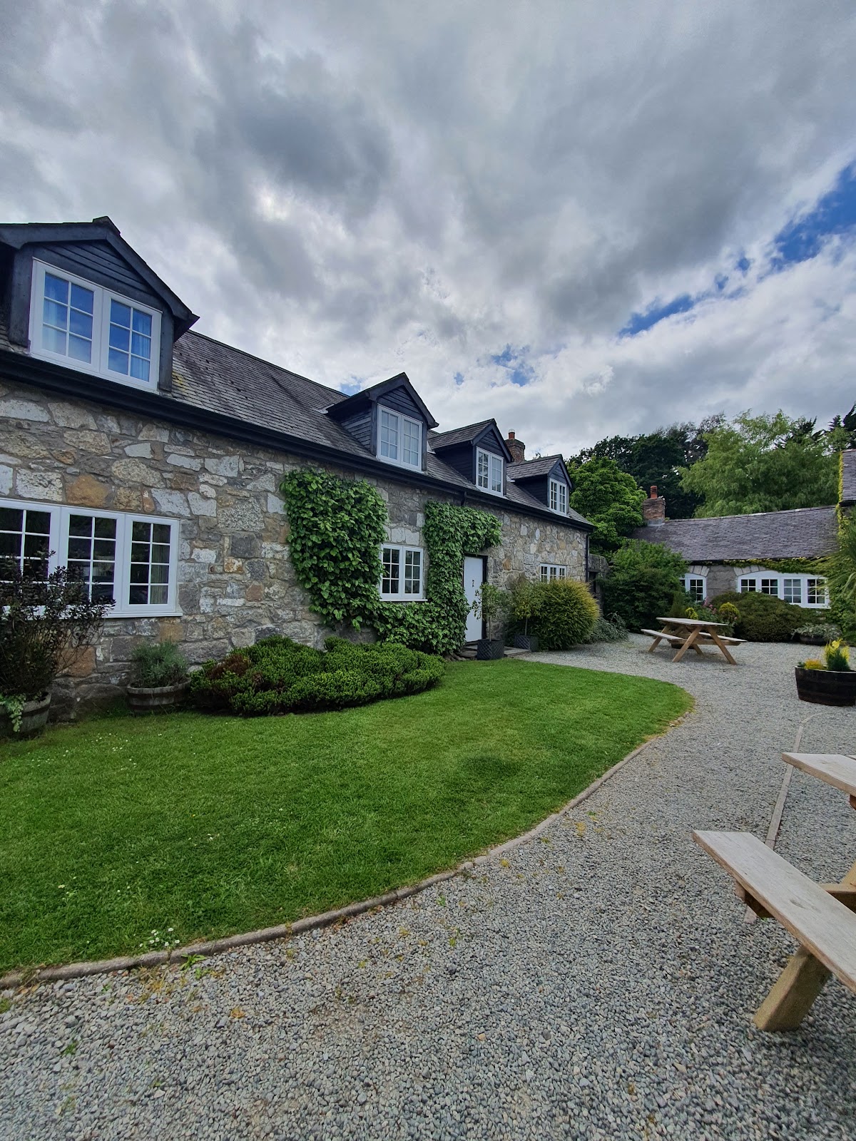 Tros Yr Afon Wedding Venue & Accommodation - estate wedding venue in Beaumaris, Isle of Anglesey